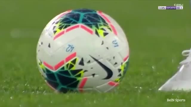 Video-Hot - Video: Thủ môn bị truất quyền thi đấu chỉ sau 13 giây