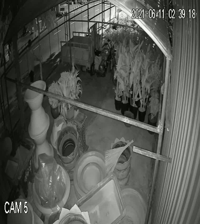 An ninh - Hình sự - Vụ clip người đàn ông cắt khóa, trộm xe ba gác tại Củ Chi: Camera ghi được gì? (Hình 2).