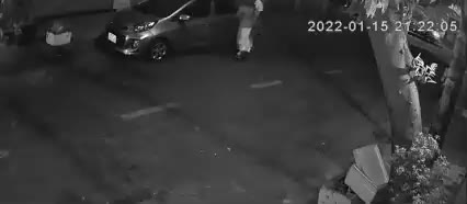 An ninh - Hình sự - TP.HCM: Trích xuất camera truy tìm 2 kẻ cướp giật khiến người phụ nữ ngã bất tỉnh