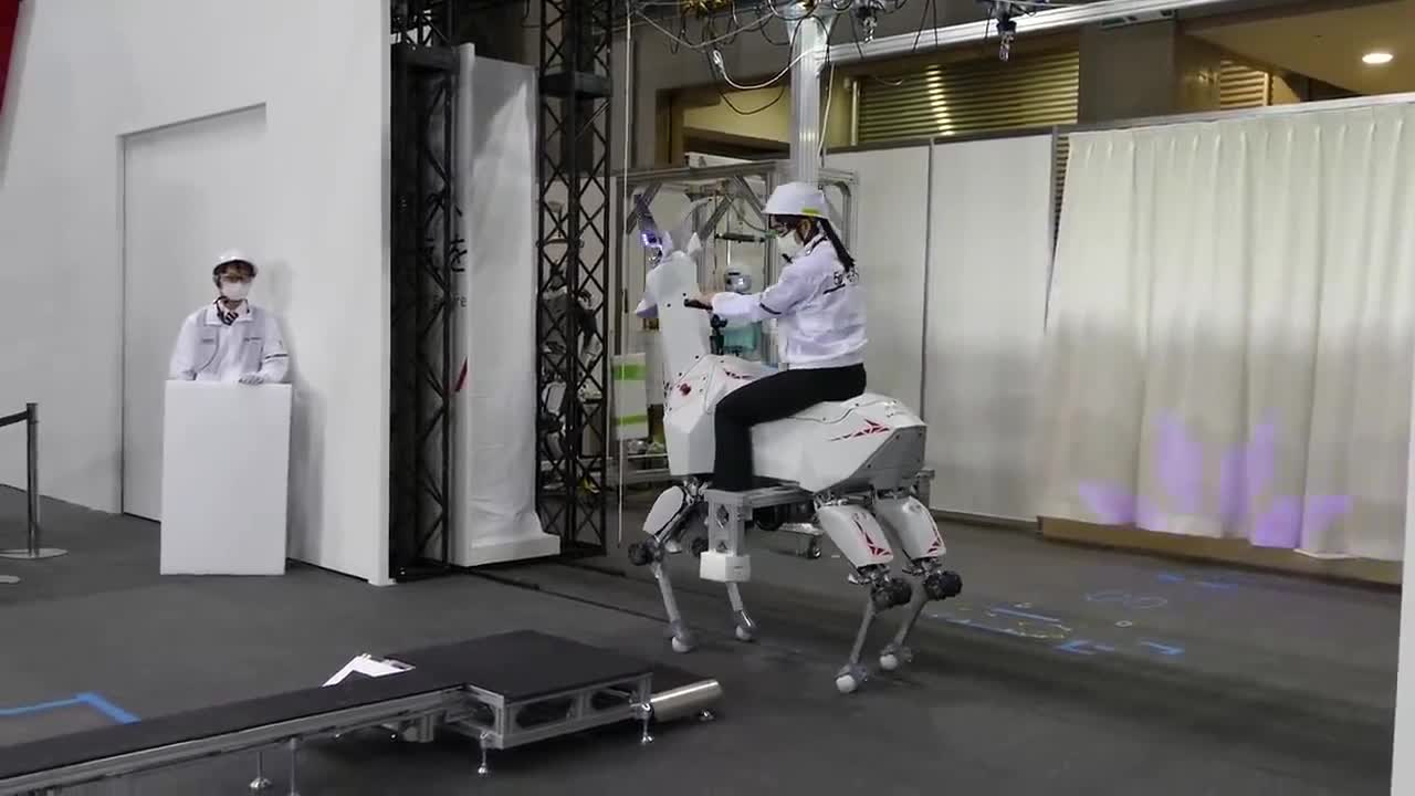 Video-Hot - Video: Khám phá robot dê có khả năng đưa người đi dạo