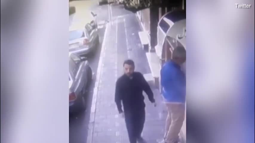 Video - Clip: Cô gái đáp trả quyết liệt khi bị gã đàn ông đạp ngã trên phố