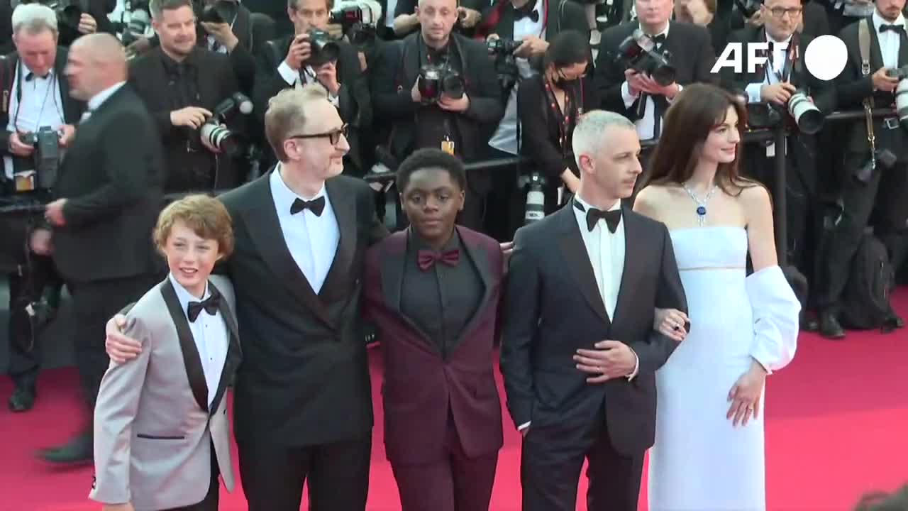 Chuyện làng sao - Minh tinh Anne Hathaway tỏa sáng lộng lẫy tại thảm đỏ LHP Cannes (Hình 11).