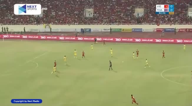 Video - Video: Nhâm Mạnh Dũng đánh đầu cực gắt, làm tung lưới U23 Thái Lan