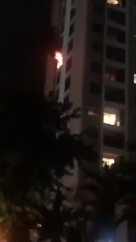 Tin trong nước - Hà Nội: Cháy căn hộ tại chung cư cao tầng sau màn bắn pháo hoa đêm Trung thu