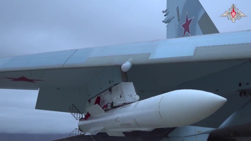 Tin thế giới - Cận cảnh tiêm kích Su-35S hộ tống máy bay của Tổng thống Putin đến Trung Đông (Hình 2).