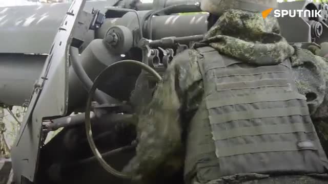 Video-Hot - Video: Pháo tự hành 2S5 Giatsint Nga dội mưa hỏa lực tấn công các cứ điểm của Ukraine