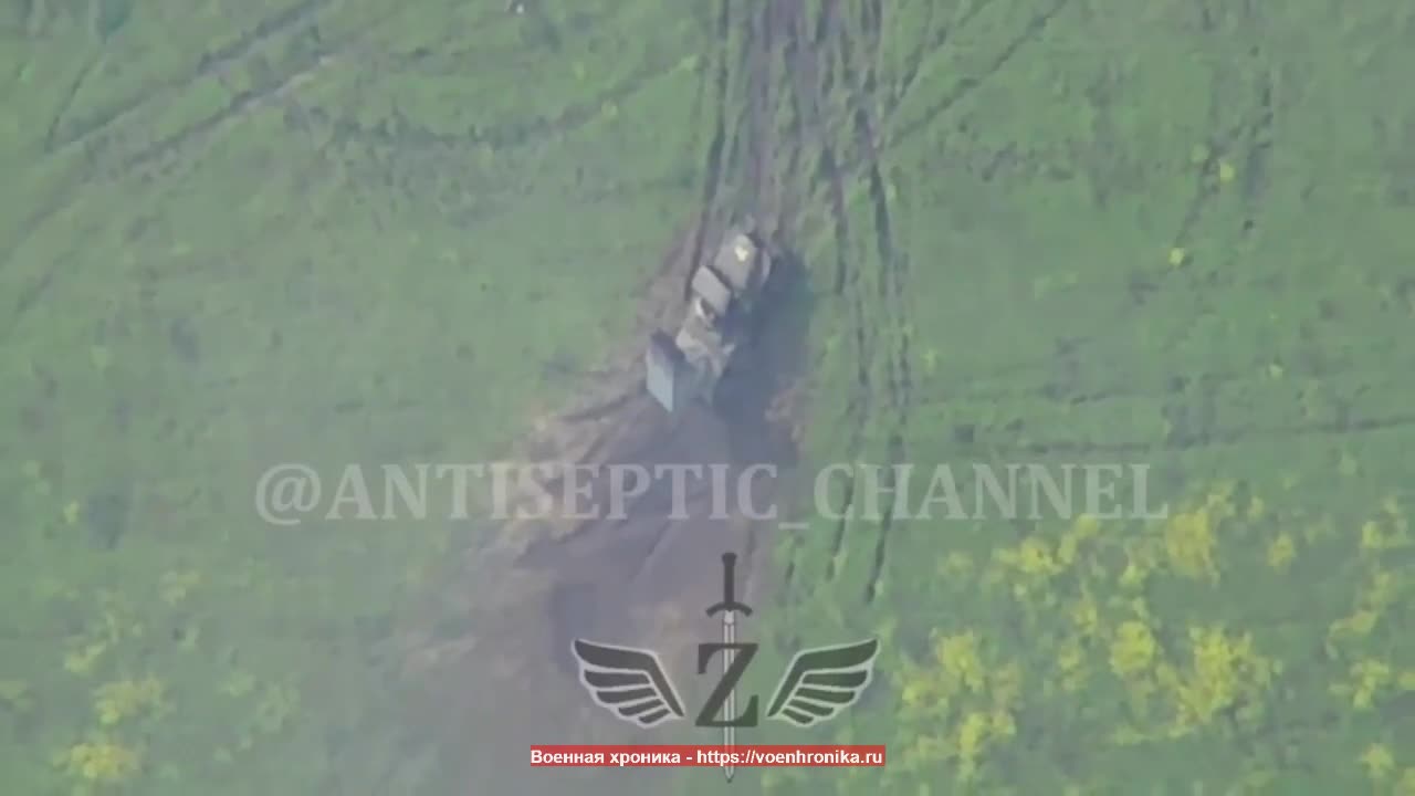 Video-Hot - Clip: Kíp pháo Ukraine sống sót sau đòn tấn công trực diện của UAV cảm tử Lancet