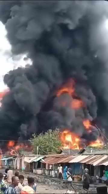 Tin thế giới - Video: Cháy cửa hàng xăng ở biên giới Benin khiến 35 người thiệt mạng