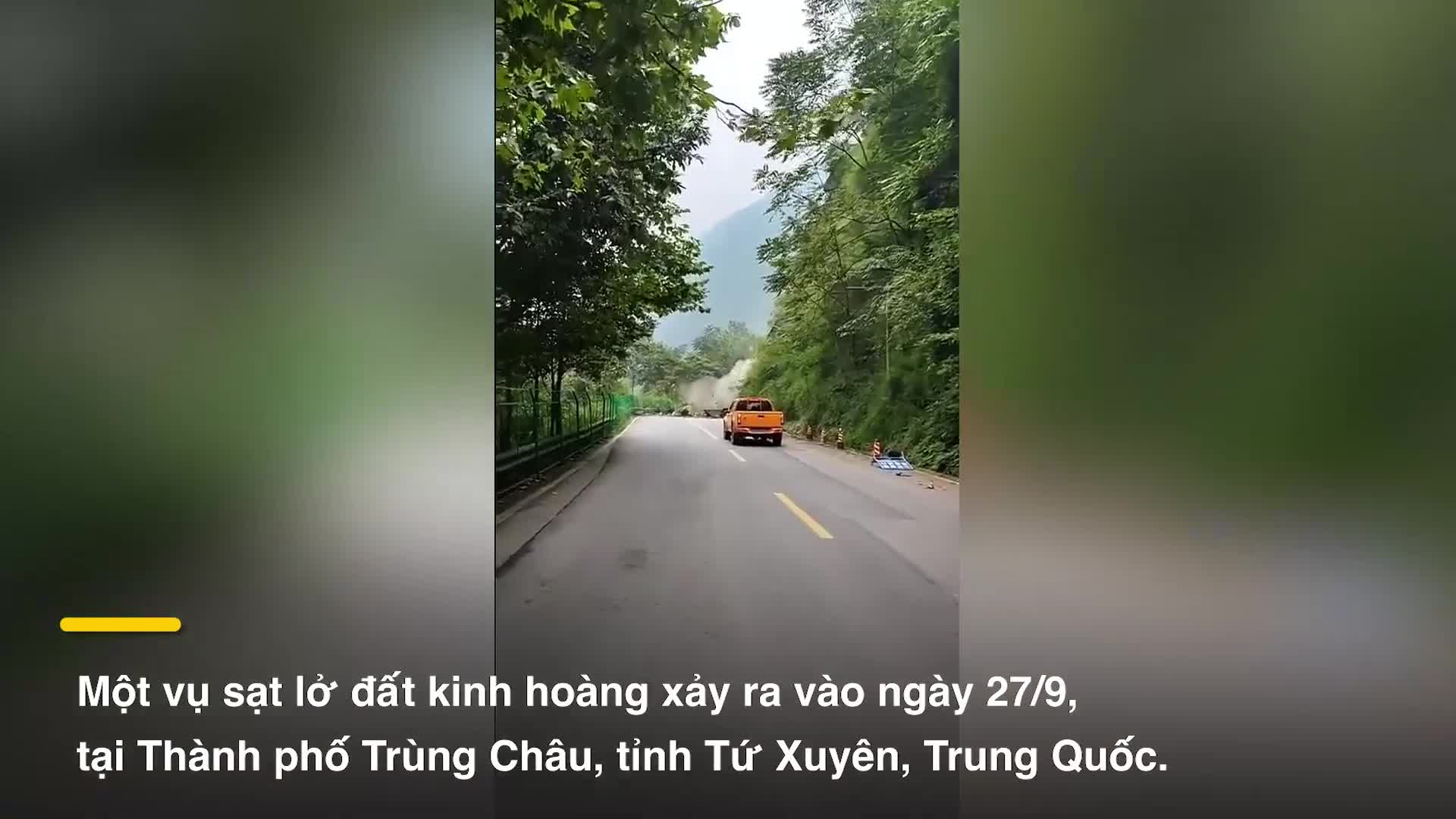 Video-Hot - Video: Đất đá trên núi đổ xuống đường suýt đè trúng ô tô 